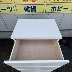 隠しキャスター付き チェスト 4段 ホワイトの画像