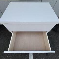 隠しキャスター付き チェスト 4段 ホワイトの画像