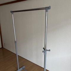 ハンガーラックの画像