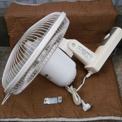 ■配達可■ヤマゼン 壁掛け扇風機 5枚羽根 YWS-J303 ホワイト 2016年製 YAMAZENの画像