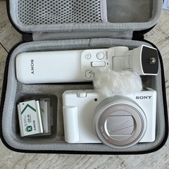ソニー　SONY　コンパクトデジタルカメラ　VLOGCAM ZV-1 II G W シューティンググリップキット　ケース付の画像