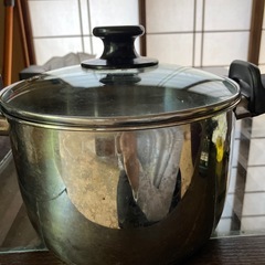 蓋付き深鍋の画像