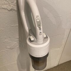 TOSHIBA コードレス スティック掃除機の画像