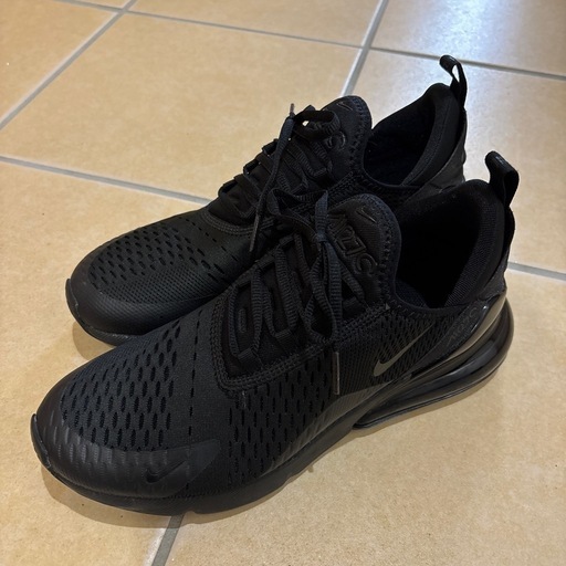 美品　27センチNIKEスニーカー