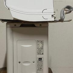値下げしました！早い連絡優先【中古品】管2Q84　TOSHIBA ルームエアコン　RAS-H221M(W)　ホワイト　2021年製　おもに6畳用 電圧 単相100V リモコン無しの画像