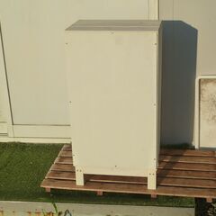 扉付き3段収納の画像