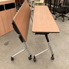 【OF-44】美品 Plus プラス フォールディングテーブル スタッキングテーブル 折りたたみテーブル ナチュラル 木目調　横幅180cm 定価4万 サービス店 学校 塾 店舗 オフィス　検)事務机　オフィス チェア　会議 椅子　ロッカー　ミーティングテーブル　応接ソファ 店舗 事務所 什器　書庫 本棚 ラック デスク スチール 美品多数 格安 【中古オフィス家具】の画像