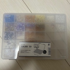 ビーズ、毛糸、布セットの画像