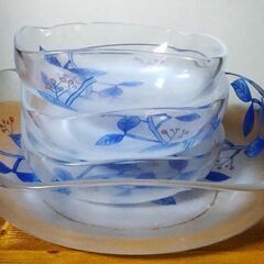 四角いガラス鉢と小分け三個の親子鉢／中古の画像