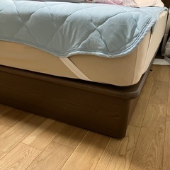 シングルサイズ　下に収納付き　マットレス付き