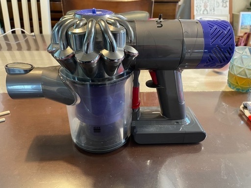 dyson v6 motorhead 掃除機　本体と付属品