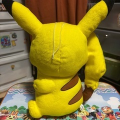 ピカチュウのぬいぐるみの画像