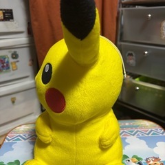 ピカチュウのぬいぐるみの画像
