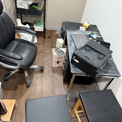 椅子、テーブル全セットの画像