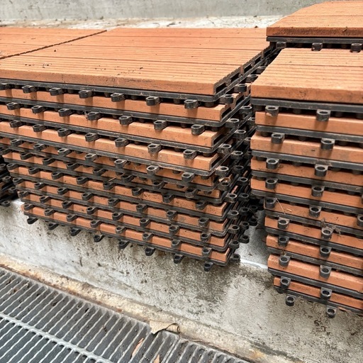 樹脂製ウッドパネル（デッキパネル） 81枚セット　ベランダDIYなどに