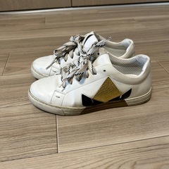 FENDI スニーカー 22.5の画像