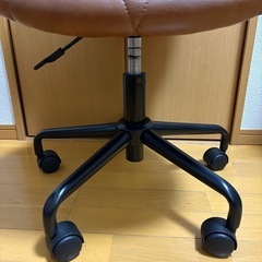 デスクチェア　キャスター付　昇降　の画像