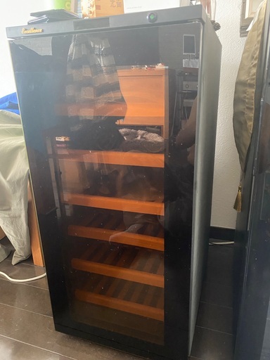 値下げしました❗️ワインなどの冷蔵庫 さくら製作所、庫内の上下前後をしっかり冷却する大容量ワイン