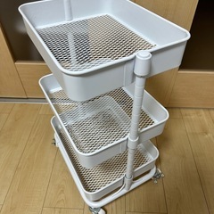 【決まりました】スチールワゴンレギュラー  キャスター　収納　ニトリの画像