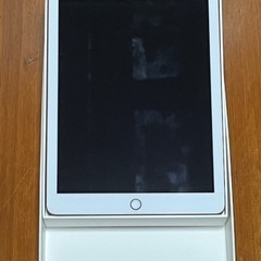 iPad 32GB ゴールド　2018年モデル