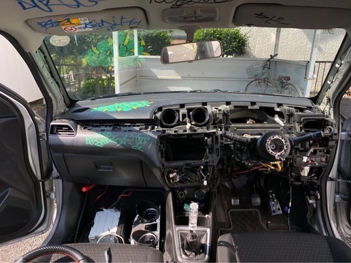 車の内装カスタムします！