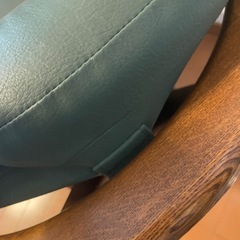 高級ブランド家具 福岡伊東インテリア 回転イス　回転椅子　回転チェア 天然木 1人用 ダイニングチェア　椅子　イス　レザー　回転式 2脚セットの画像