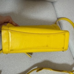 Marc By Marc Jacobs イエロークロスボディバッグの画像