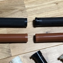 ハーレー　まとめて　プルバックライザー（中古）＆グリップ（箱無し未使用新品）の画像