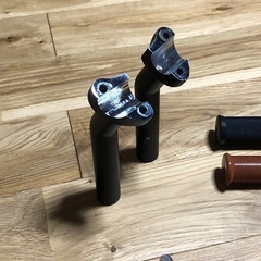 ハーレー　まとめて　プルバックライザー（中古）＆グリップ（箱無し未使用新品）の画像