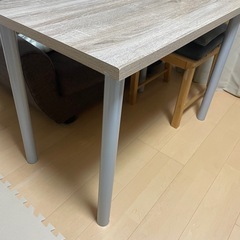 テーブル