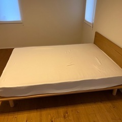 セミダブルベッドフレーム　マットレスセットの画像