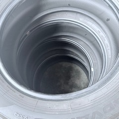 215/60 R16、YOKOHAMA ADVAN DB V552 夏タイヤの画像