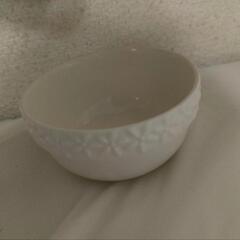 小鉢　小皿　小さい御椀　白　ホワイト　陶器　花　シンプル　ボウル