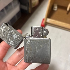 初音ミクの彫刻ライター！ZIPPO風・オイルライターの画像