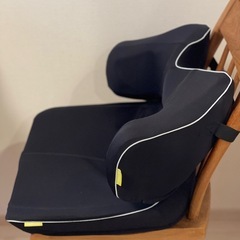 美品　西川　NISHIKAWA 骨盤姿勢サポートクッションセット Keeps ランバークッション　クッションの画像
