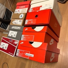 スニーカー箱8個　NIKE ニューバランスなどの画像