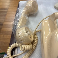 クリーム色電話機新品未使用　当時物　レア物の画像