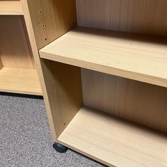 キャスター付き本棚2つの画像