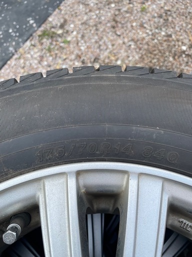 175/70r14スタッドレスタイヤホイール4
本セット