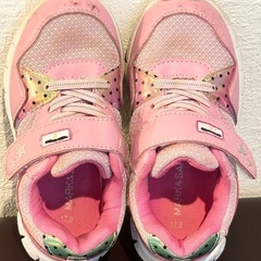 子供用 17cm ピンクのスニーカーの画像