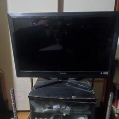 テレビとテレビ台キャスター付きの画像