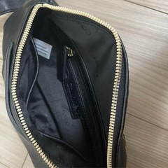 Calvin Klein ブラック ボディバッグの画像