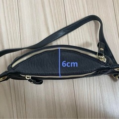 Calvin Klein ブラック ボディバッグの画像