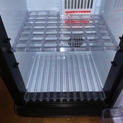小さな冷蔵庫の画像