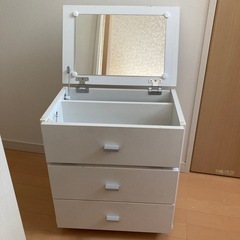 鏡付き引き出しの画像