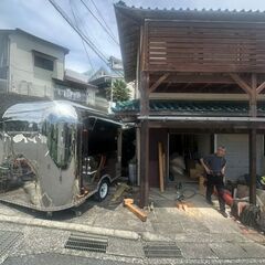 〈１台限定〉現状渡し エアストリーム風キッチントレーラー 牽引可能 750kg メッキ仕上げ 内装込々 即使用可能の画像
