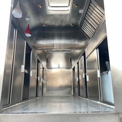 〈１台限定〉現状渡し エアストリーム風キッチントレーラー 牽引可能 750kg メッキ仕上げ 内装込々 即使用可能の画像