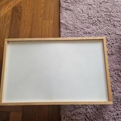 ベッドのテーブルの画像