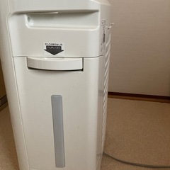 シャープ空気清浄器KC-B50-Wの画像