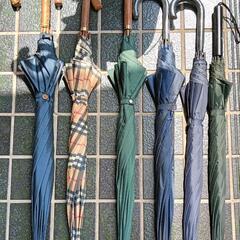 円柱型メタル傘立て+傘15本+2本合計17本の画像